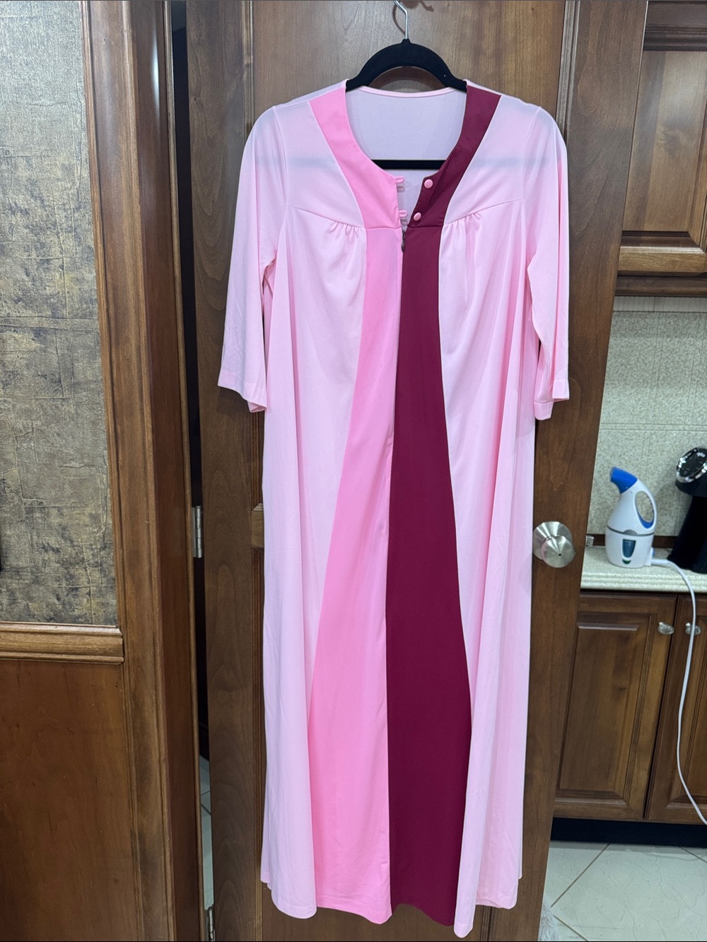Women's Pink & Burgundy Colorblock Zippered Robe & Nightgown
